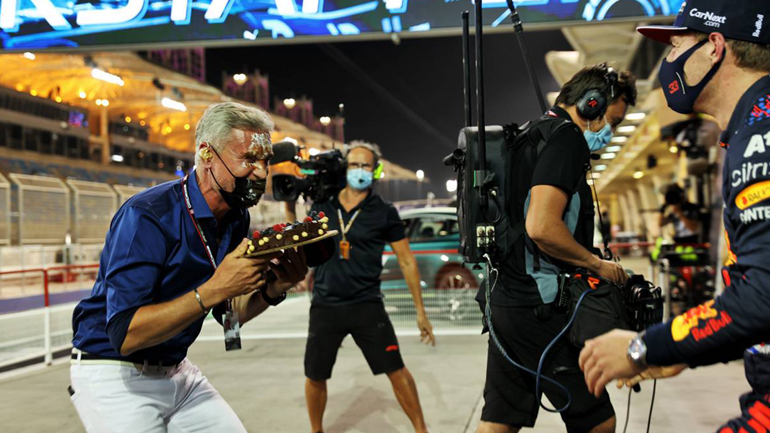 Του έτριψε την τούρτα στα μούτρα!